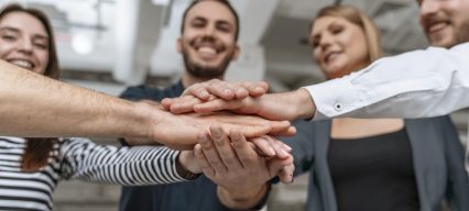 accord-qvt-en-entreprise|meditation de groupe au travail||||